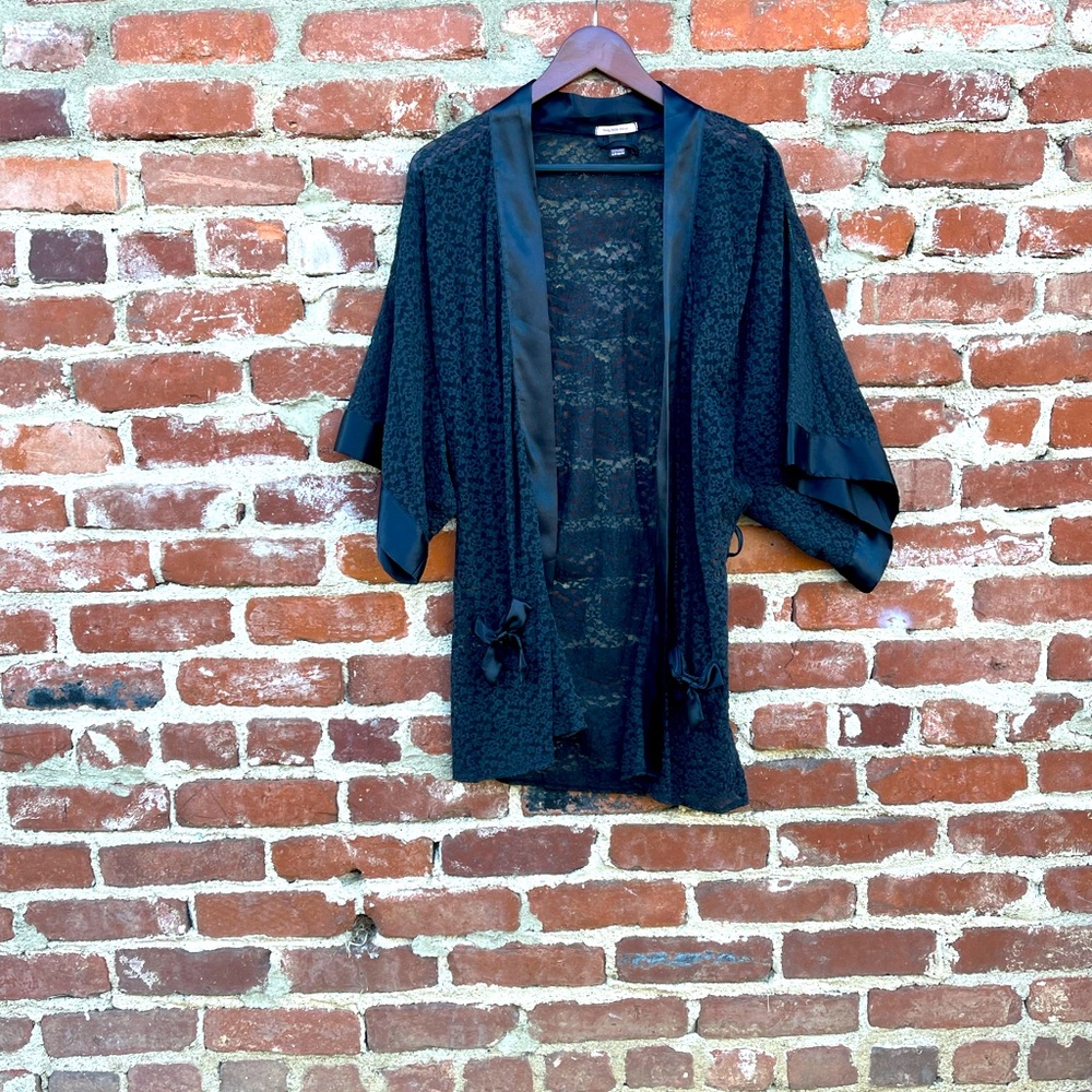 NEW/ Victoria Secrets Sexy Little Things Lace Kimono Robe